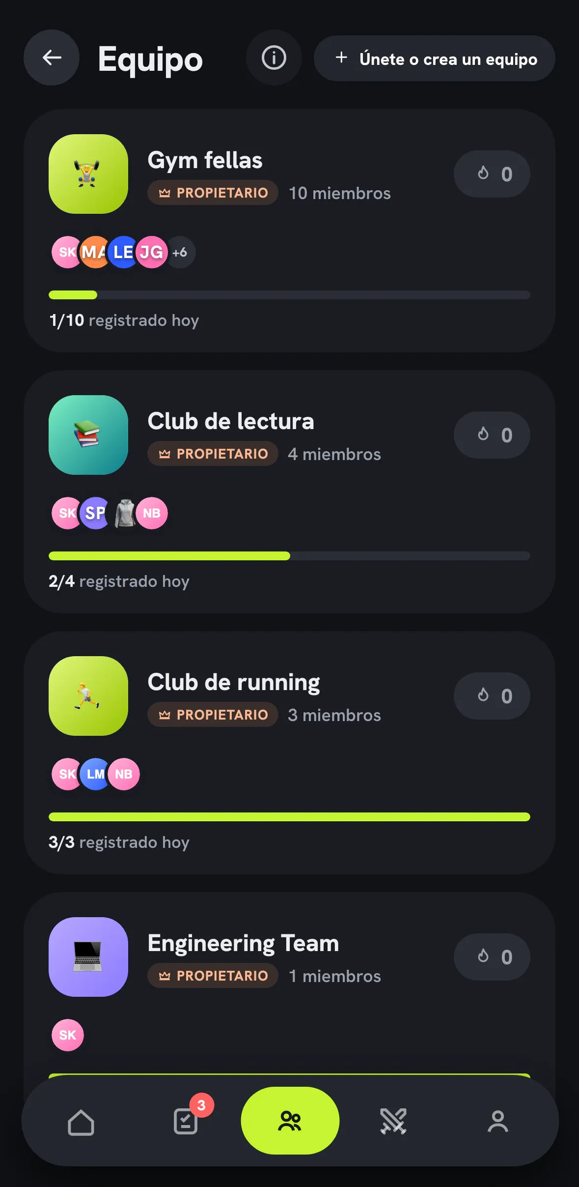 Lista de Crews en modo oscuro.